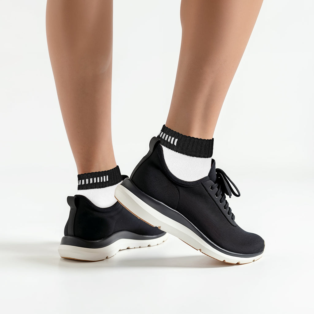 Quartersocken, Weiß, schwarze Manschette, Branding